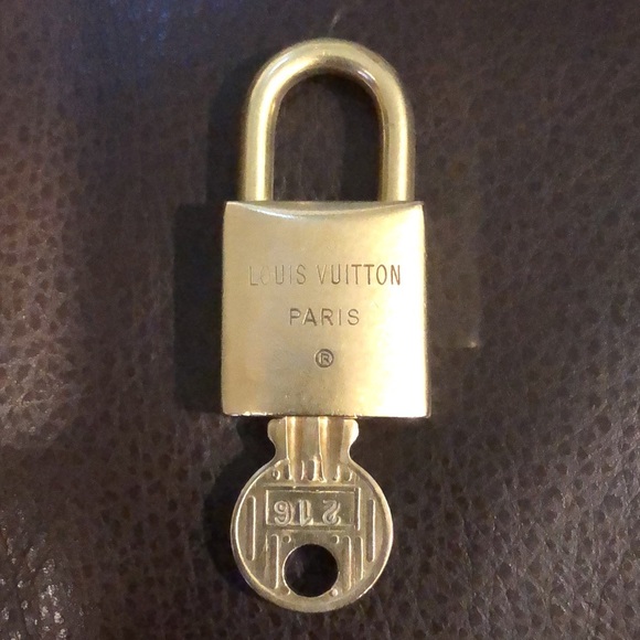 Vintage LV Louis Vuitton Padlock Lock & Key 216 - Picture 3 of 13